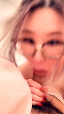 Asian amateur babe give a hot blowjob in POV - drtuber.com