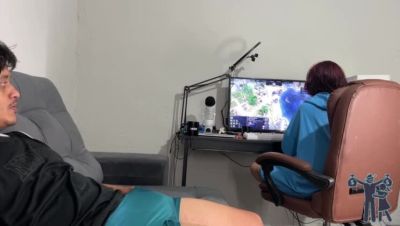 Hot MILF Catches Me Jerking Off & Gives Surprising Blowjob - Amateur Latina Brunette - porntry.com