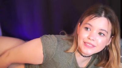Hot amateur webcam teen masturbates for their fans - drtuber.com