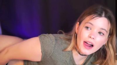 Hot amateur webcam teen masturbates for their fans - drtuber.com