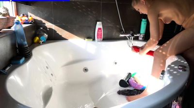 AMATEUR BRUNETTE TEEN NATURAL TIT CAUGHT MASTURBATINg CHEAT - drtuber.com