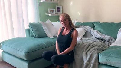 hot amateur milf giving blowjob and getting fucked - drtuber.com