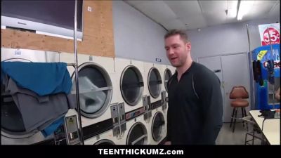 Amateur ebony teenie thickum fucked by white fellow stranger in laundromat - sexu.com