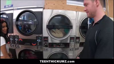 Amateur ebony teenie thickum fucked by white fellow stranger in laundromat - sexu.com