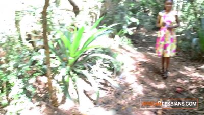 Amateur Ebony Hotties Make Out & Eat Pussy In Rough Lesbian Wild - hotmovs.com