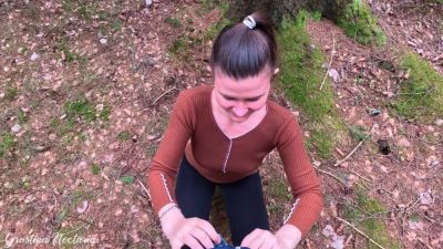 Real Russian Couple Filmed Their Uexpected Blowjob In The Wood - hclips.com - Russia