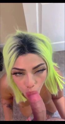Public blowjob from an amateur brunette babe in POV video - drtuber.com