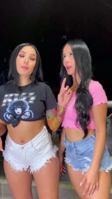 Amateur Big Titted Brunette Get Fucked On The Couch - drtuber.com