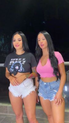 Amateur Big Titted Brunette Get Fucked On The Couch - drtuber.com