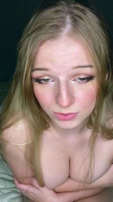 Amateur Blonde Teen Plays Solo with Toy Webcam Porn - drtuber.com