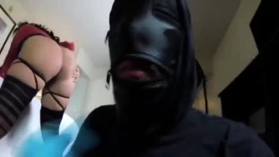 Couple sharing a Doodley-Delight - drtuber.com