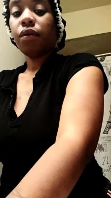 Webcam beauty and her toys have solo sex - drtuber.com