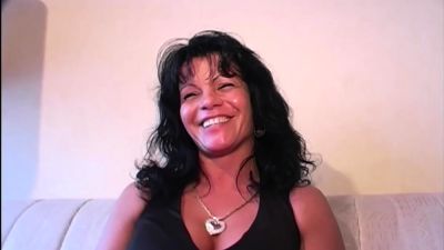 Amateur MILF masturbates on casting - drtuber.com