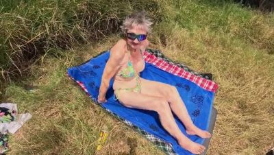 Hairy MILF Fucks on Hawaiian Beach - Amateur Couple Missionary Sex - veryfreeporn.com