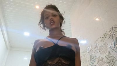 Desi Bhabhi Priya Gives Deep Throat Blowjob to Devar - Indian Homemade Sex - porntry.com - India