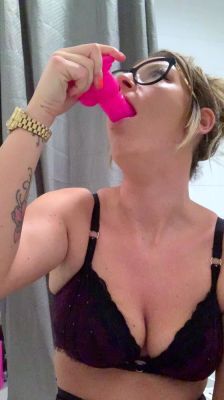 Awesome Amateur teen blonde toying pussy - drtuber.com