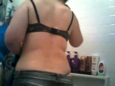 Chubby Amateur Plays With Dildo in the Shower - drtuber.com