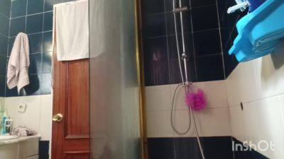 Verified Amateurs And Brandi Love - Limpiando Mi Bano - hclips.com