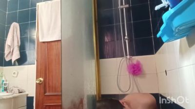 Verified Amateurs And Brandi Love - Limpiando Mi Bano - hclips.com