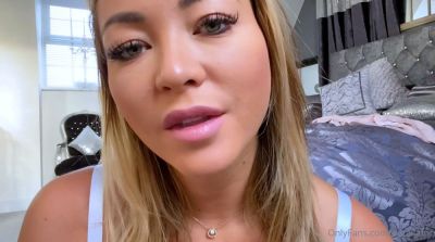 Big boobs webcam slut toys her asshole - drtuber.com