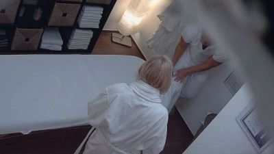 Amateur MILF Sara Bathroom Spy cam - drtuber.com