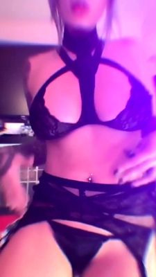 Big boob brunette masturbates on webcam - drtuber.com