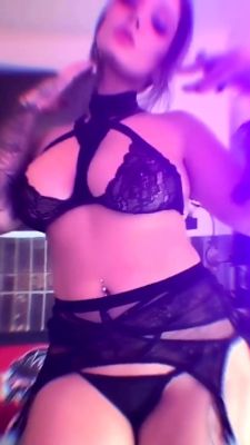 Big boob brunette masturbates on webcam - drtuber.com