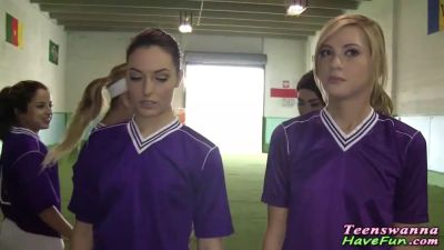 Young amateur lesbos eat - sexu.com