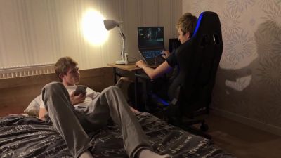 Verified Amateurs In Otvlek Parnya S Bolshim Chlenom Ot Igr Na Eblu - hclips.com