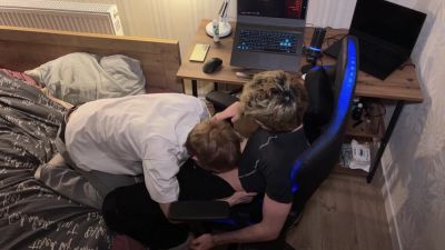 Verified Amateurs In Otvlek Parnya S Bolshim Chlenom Ot Igr Na Eblu - hclips.com