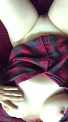 Big boob brunette masturbates on webcam - drtuber.com