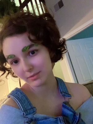 Pale amateur teen brunette Lynn Love - drtuber.com