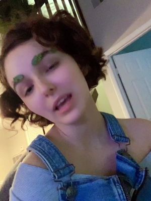 Pale amateur teen brunette Lynn Love - drtuber.com