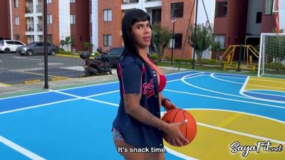 Verified Amateurs In The Big-assed Stepsister Who Plays Basketball And Suck Cock Too - Sayafit - hclips.com