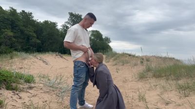 Public Blowjob On The Beach With A Stranger With Verified Amateurs - hclips.com