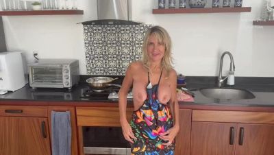 Hot Blonde MILF Cooking and Riding Cock Before Getting Pissed On - Homemade Kinky Sex - veryfreeporn.com - Usa