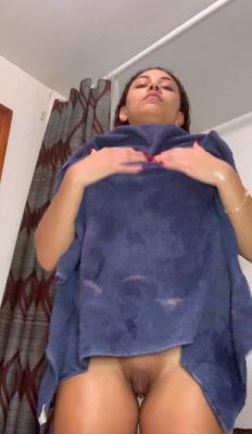 Pale amateur teen brunette Lynn Love - drtuber.com