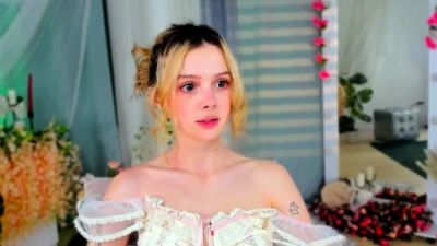 Hot amateur webcam teen masturbates for their fans - drtuber.com