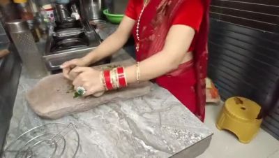 Indian Bhabhi Cures Pussy Itch With Brother-In-Law's Big Cock in Kitchen - Homemade HD - porntry.com - India