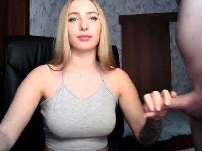 Brunette amateur webcam babe pleases pussy - drtuber.com