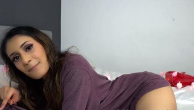 Amateur brunette Michelle with small tit - drtuber.com