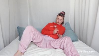 Lindsey Cruz - Hot German Amateur Sarah Masturbates Hard with Glass Dildo - Wet & Intense Solo - porntry.com - Germany