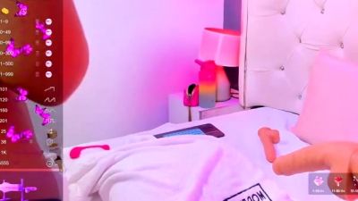 Amateur brunette chick toying her ass and pussy on webcam - drtuber.com