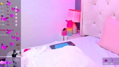 Amateur brunette chick toying her ass and pussy on webcam - drtuber.com