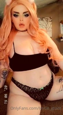 Big boob brunette masturbates on webcam - drtuber.com