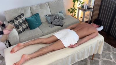 Unexpected Bareback Massage Session With Verified Amateurs - hclips.com