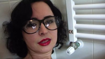Wanilianna - Amateur MILF in Glasses Masturbates Wild in Shower with Stockings - porntry.com