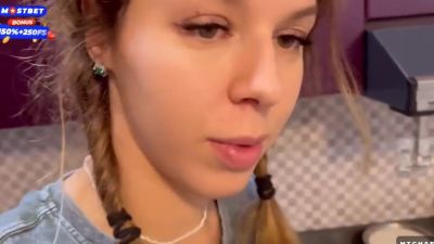 Sweet Russian Cutie Sucks Guys Trunk In Homemade - hotmovs.com - Russia