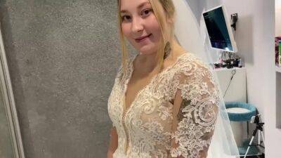 Russian married couple could not resist and fucked right in a wedding dress. - anysex.com - Russia