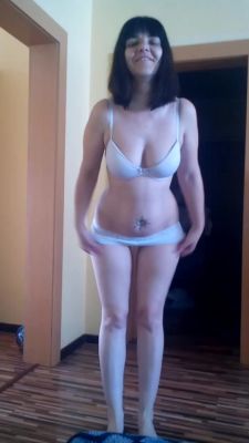Vertical amateur video: I show my hubby the best of what I can do with his dick - anysex.com